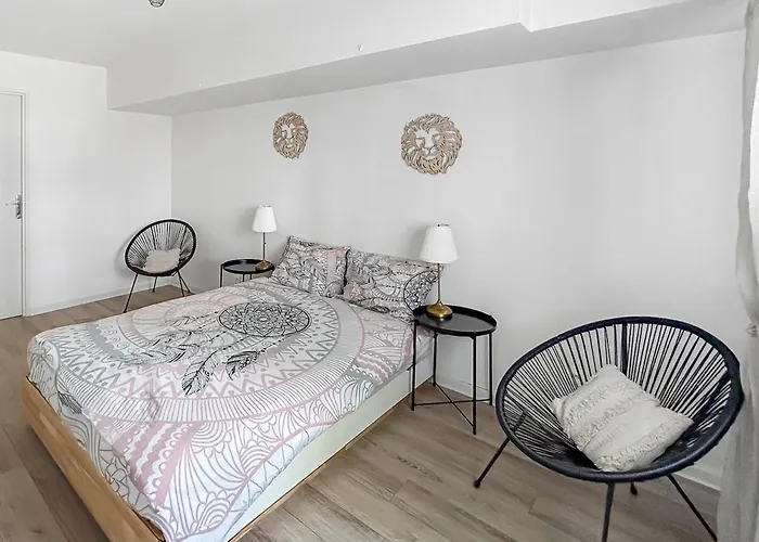 Lumineux Proche De La Gare Strasburg