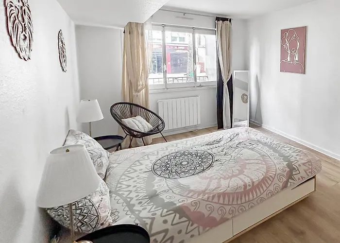 Lumineux Proche De La Gare Strasburg