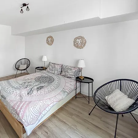 Lumineux Proche De La Gare *