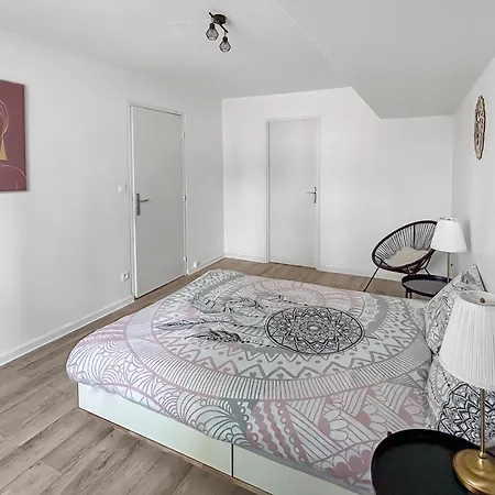 Lumineux Proche De La Gare 아파트 *