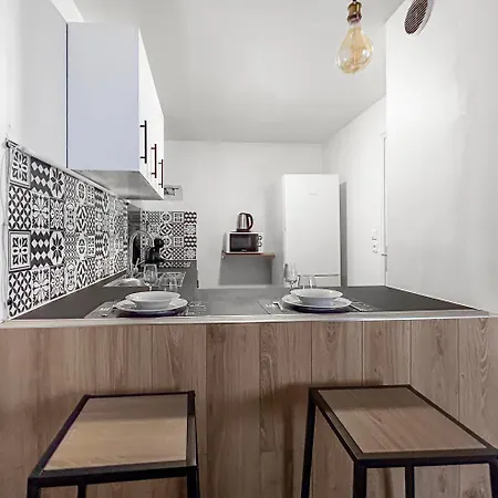 Lumineux Proche De La Gare 아파트