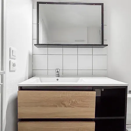 Lumineux Proche De La Gare *